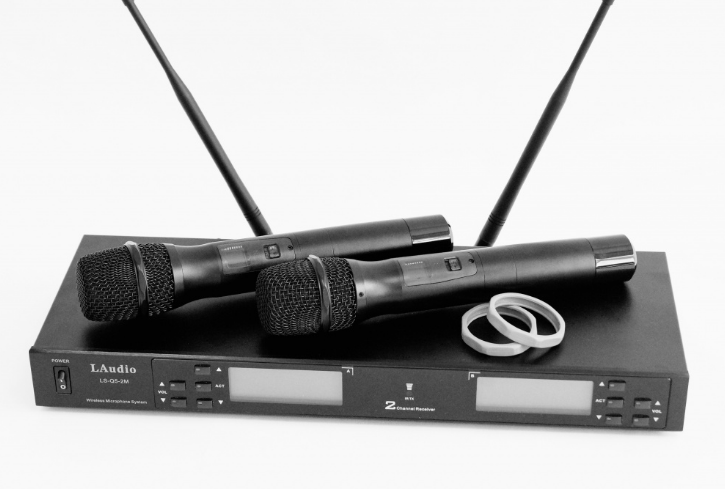 Радиосистема LAudio LS-Q5-2M Двухканальная вокальная радиосистема, 2 ручных передатчика